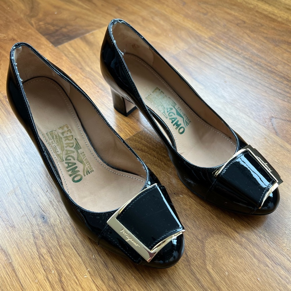 Salvatore Ferragamo heel with gold buckle
